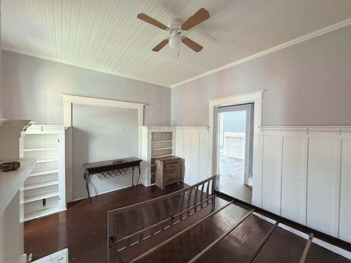 1025 Hillyer Ave - Photo 7 of 10