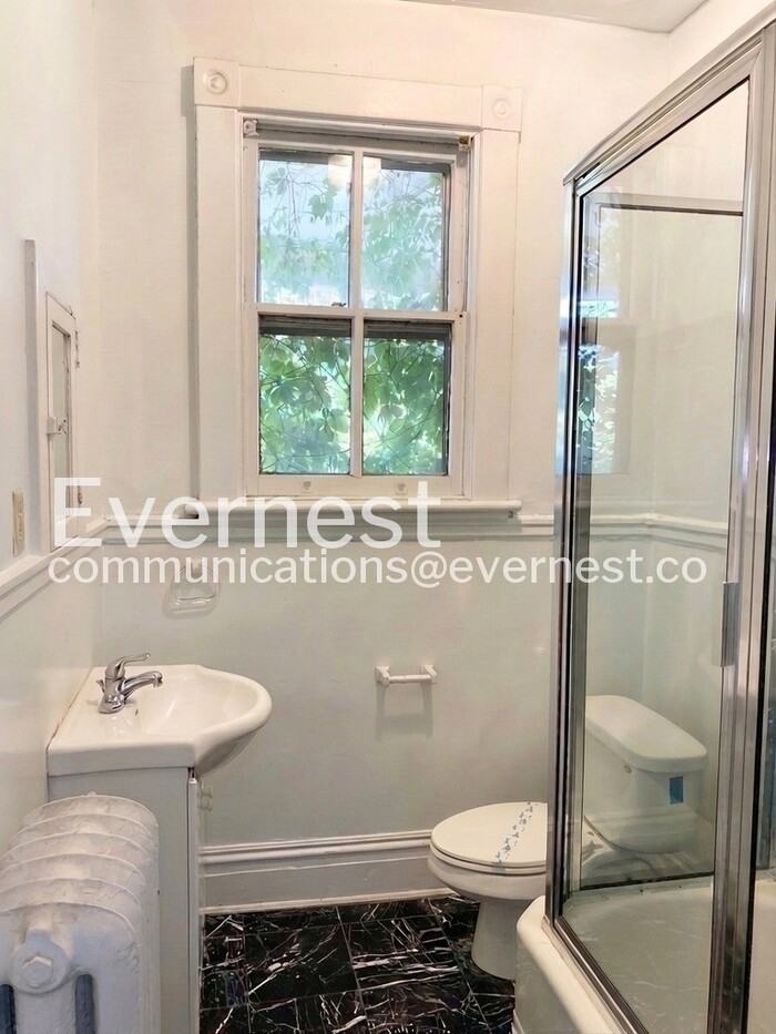 2207 W Grace St #C - Photo 4 of 11