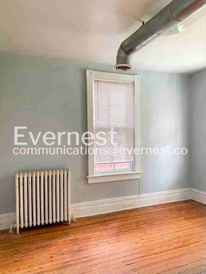 2207 W Grace St #C - Photo 6 of 11