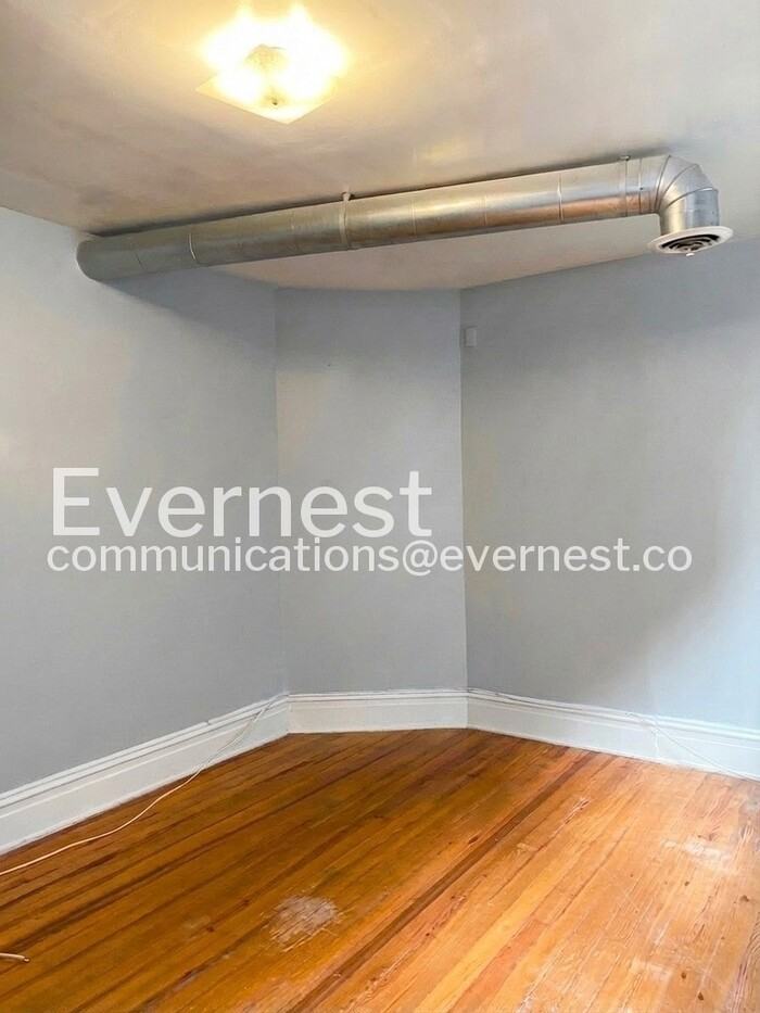 2207 W Grace St #C - Photo 7 of 11