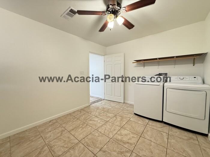 2123 S Rosemont Ave - Photo 6 of 30