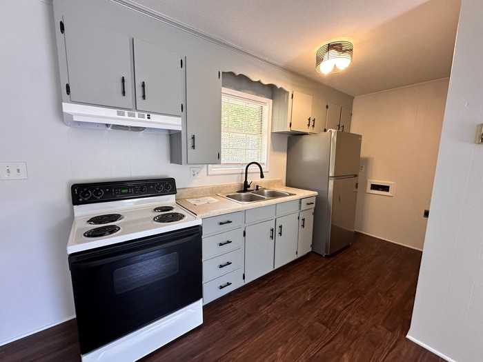 516 E Charles St #1 - Photo 4 of 10