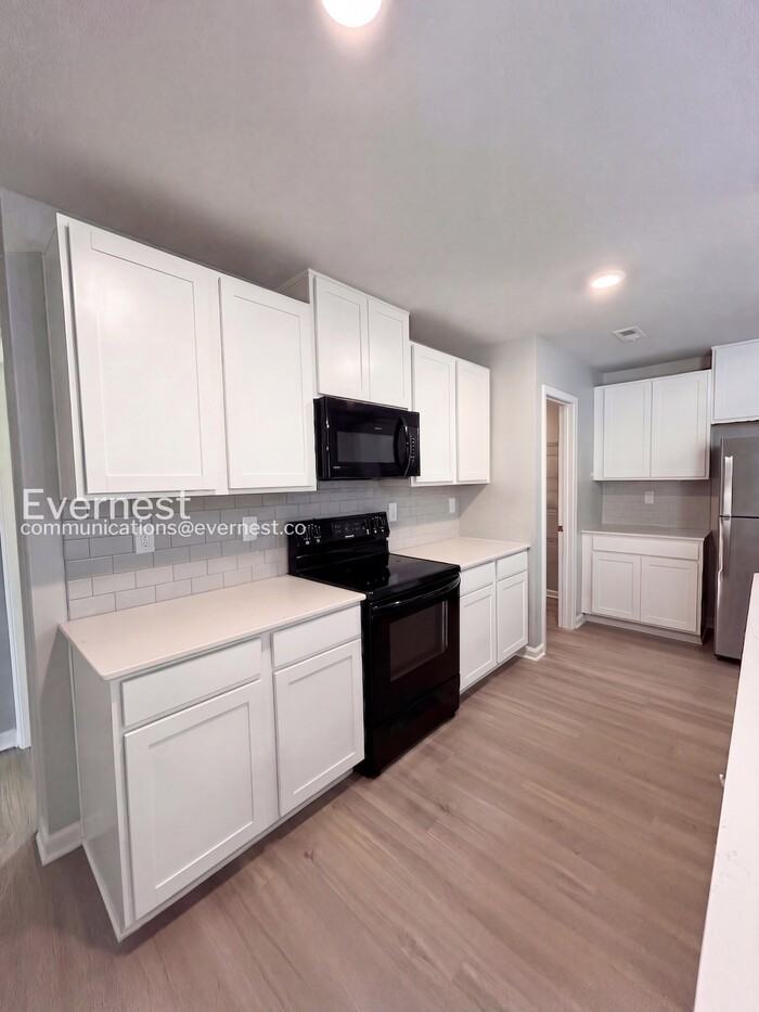 1326 Bryson Ln - Photo 3 of 33