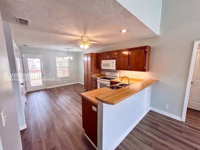 2836 Roscommon Dr - Photo 2 of 24