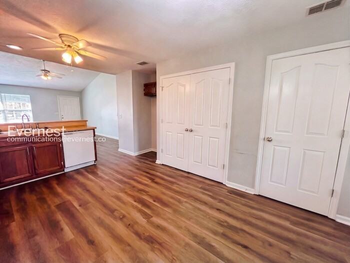 2836 Roscommon Dr - Photo 3 of 24