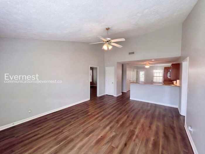 2836 Roscommon Dr - Photo 4 of 24