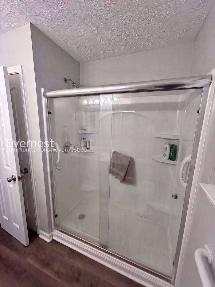 2836 Roscommon Dr - Photo 5 of 24