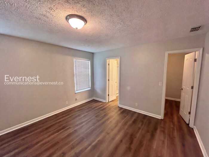 2836 Roscommon Dr - Photo 6 of 24