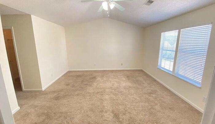 109 Tea Olive Ave - Photo 6 of 11