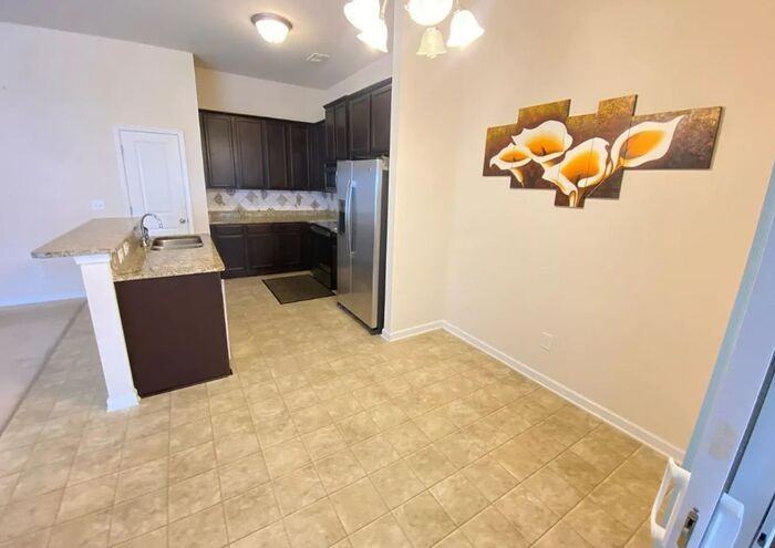 847 Dovefield Ln - Photo 4 of 11