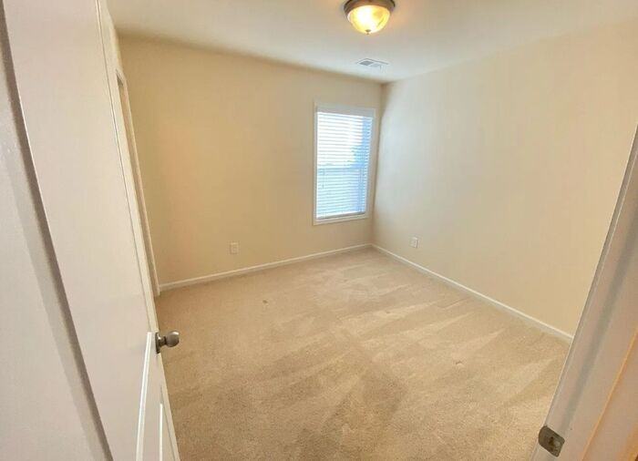 847 Dovefield Ln - Photo 7 of 11