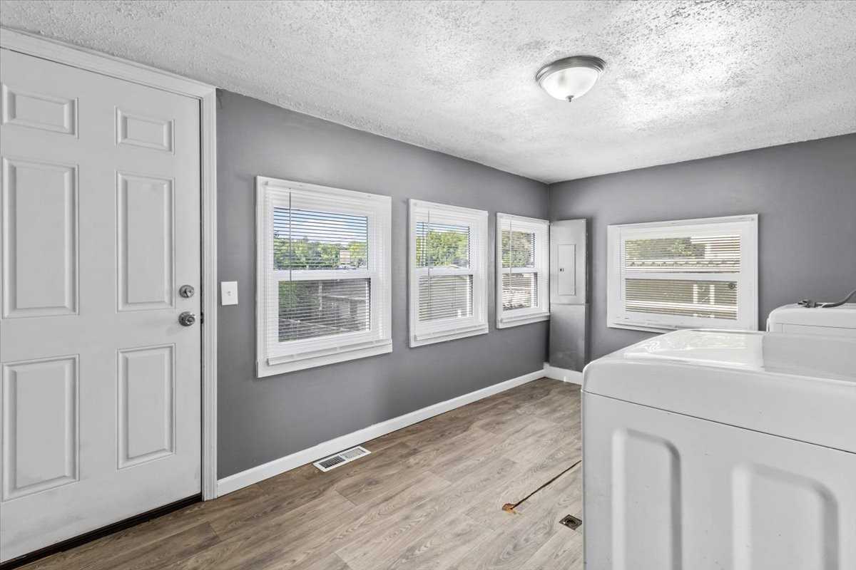 319 Elm St #1 - Photo 5 of 10