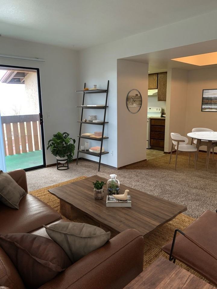 Peachtree - Photo 2 of 15