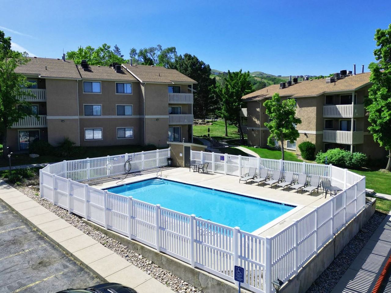 Peachtree - Photo 7 of 15