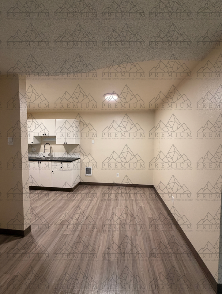 Columbia View Apartments - Photo 3 of 12