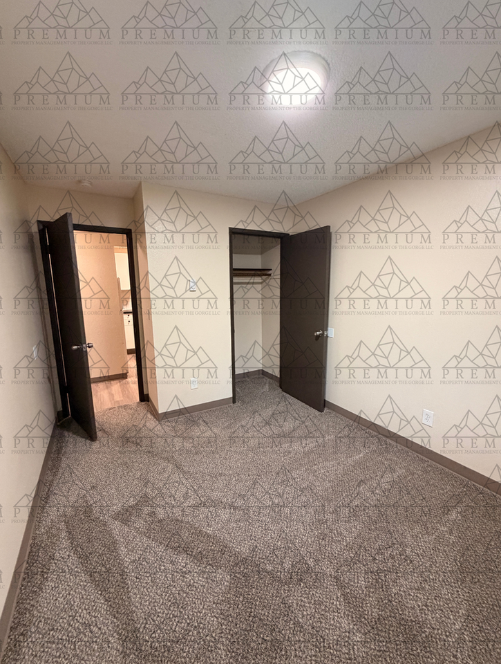 Columbia View Apartments - Photo 7 of 12