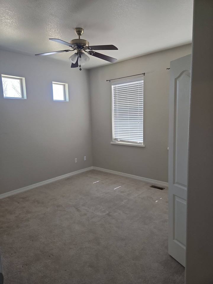 729 Skyview Ct #1 - Photo 5 of 11