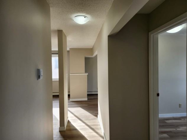 6821 59 Ave - Photo 3 of 17