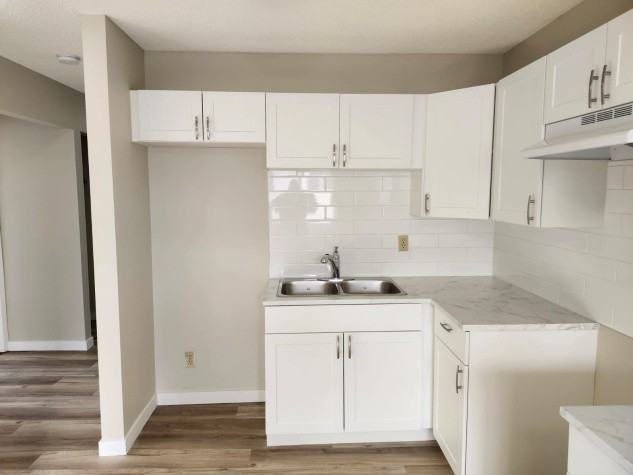 6821 59 Ave - Photo 7 of 17