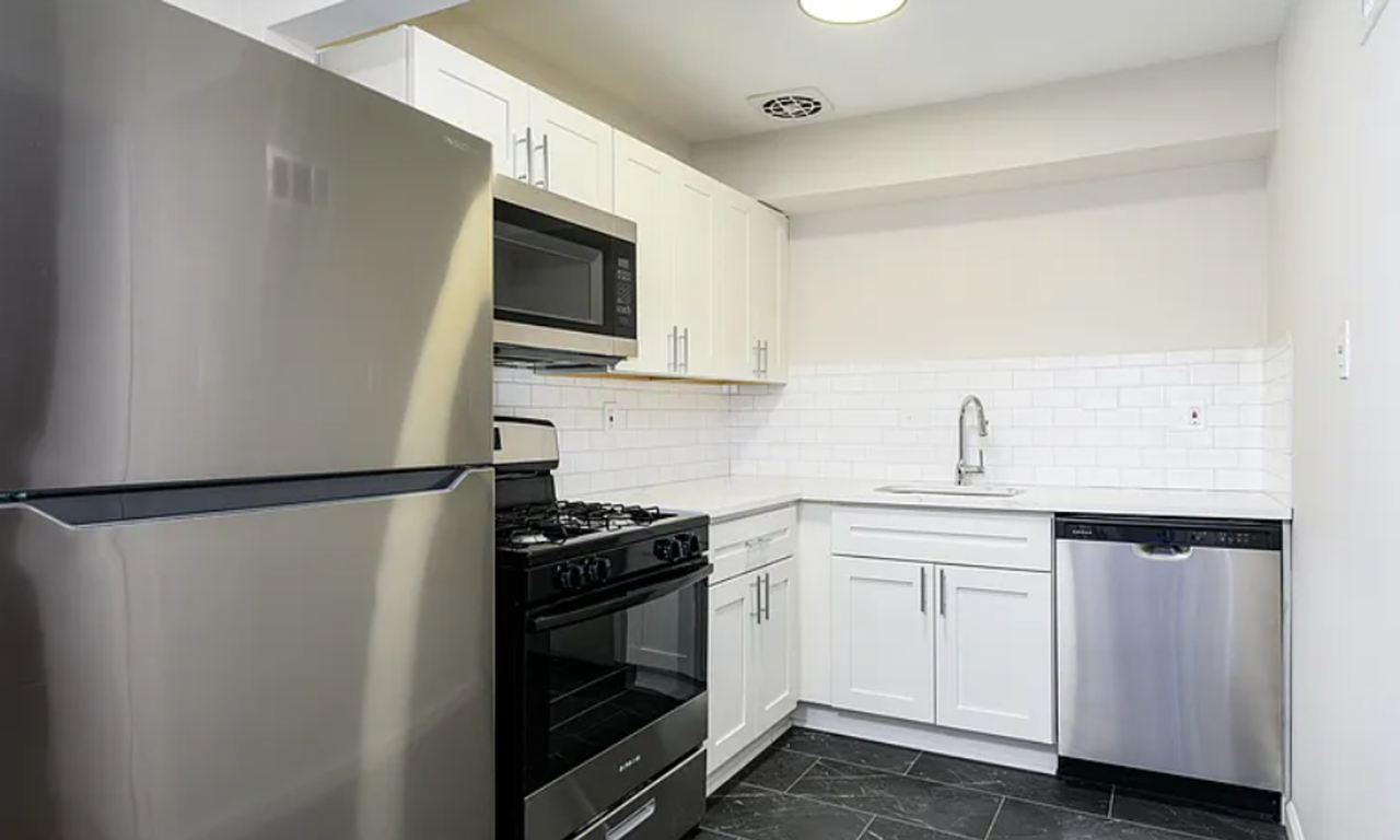 2000 Bellevue - Photo 3 of 24