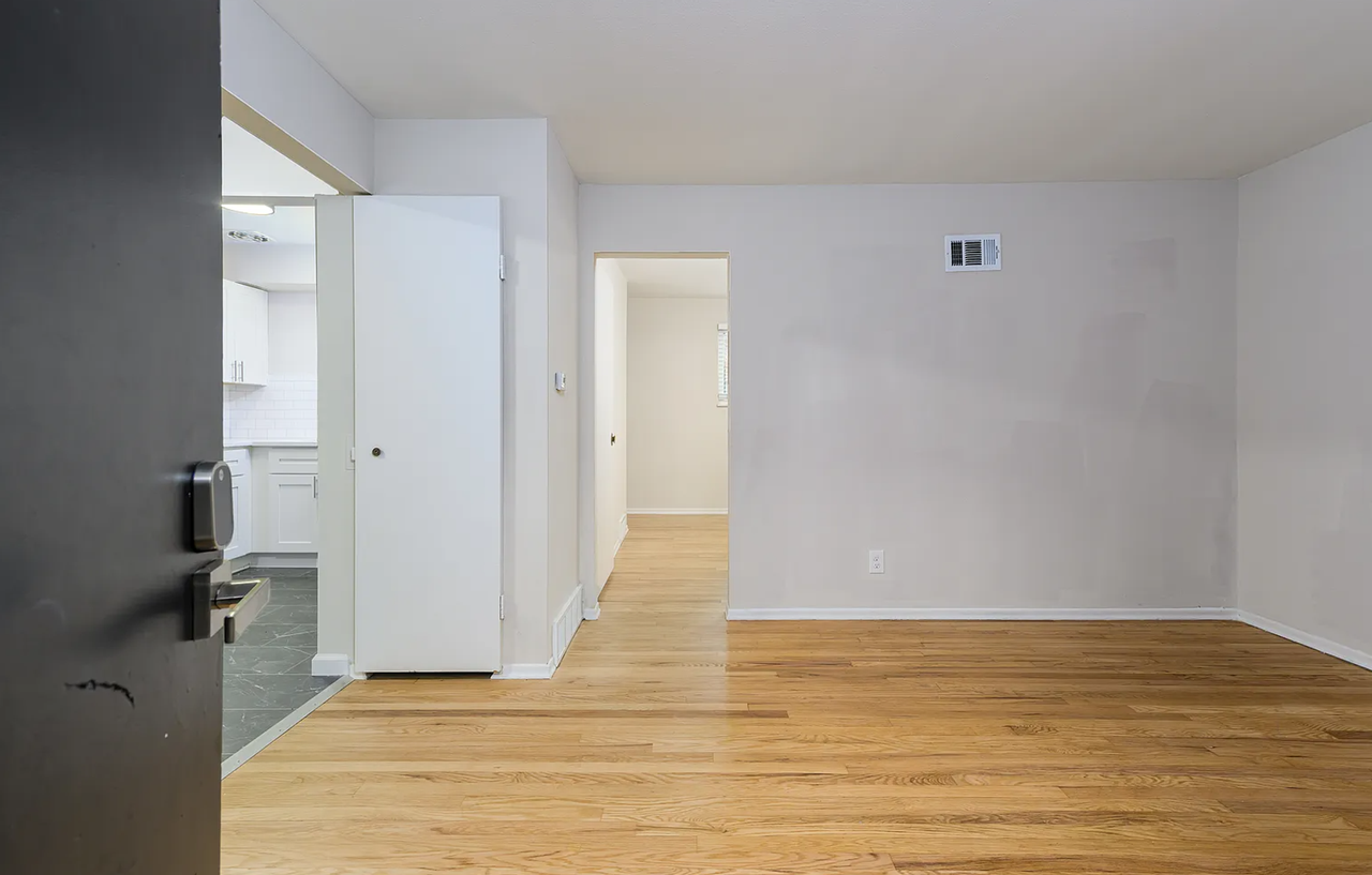 2000 Bellevue - Photo 4 of 24