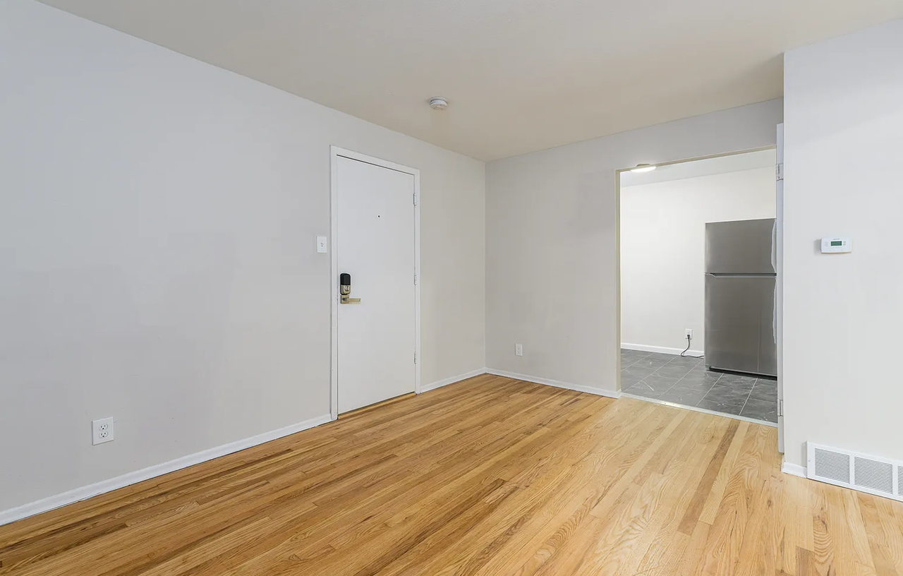 2000 Bellevue - Photo 7 of 24