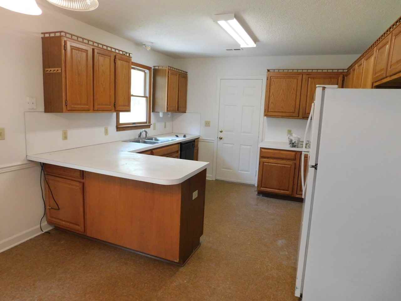 303 Betty Dr - Photo 2 of 17