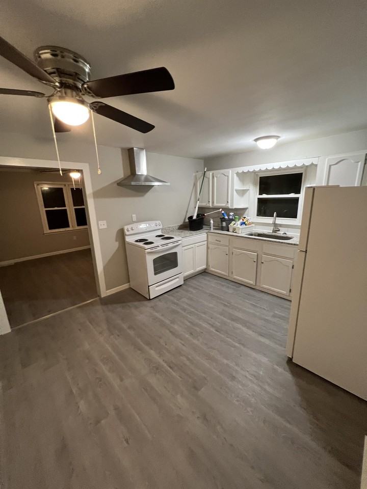 132 Allnutt Dr #1 - Photo 2 of 12