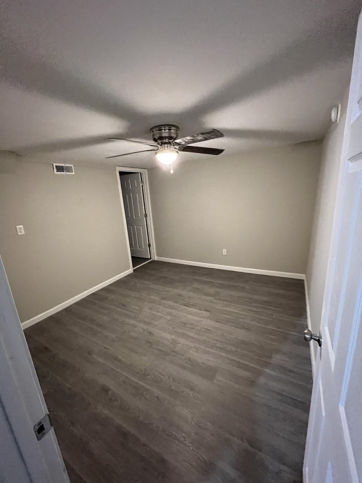 132 Allnutt Dr #1 - Photo 6 of 12