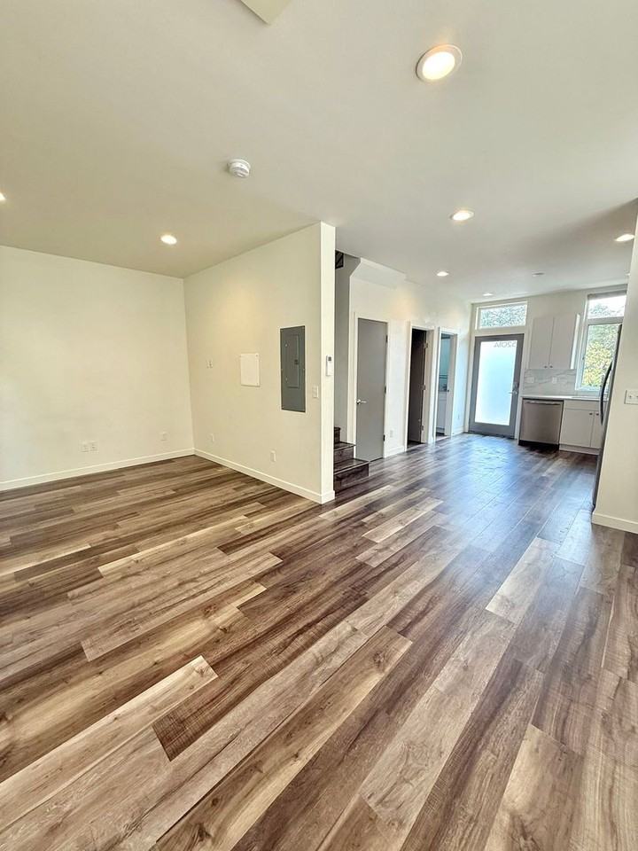 5203A Ravenna Ave Ne - Photo 3 of 25