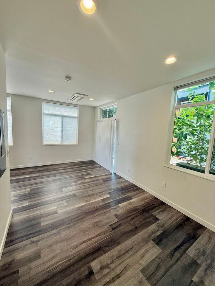 5203A Ravenna Ave Ne - Photo 5 of 25