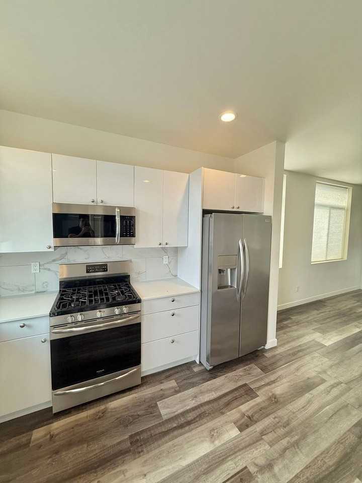 5203A Ravenna Ave Ne - Photo 7 of 25