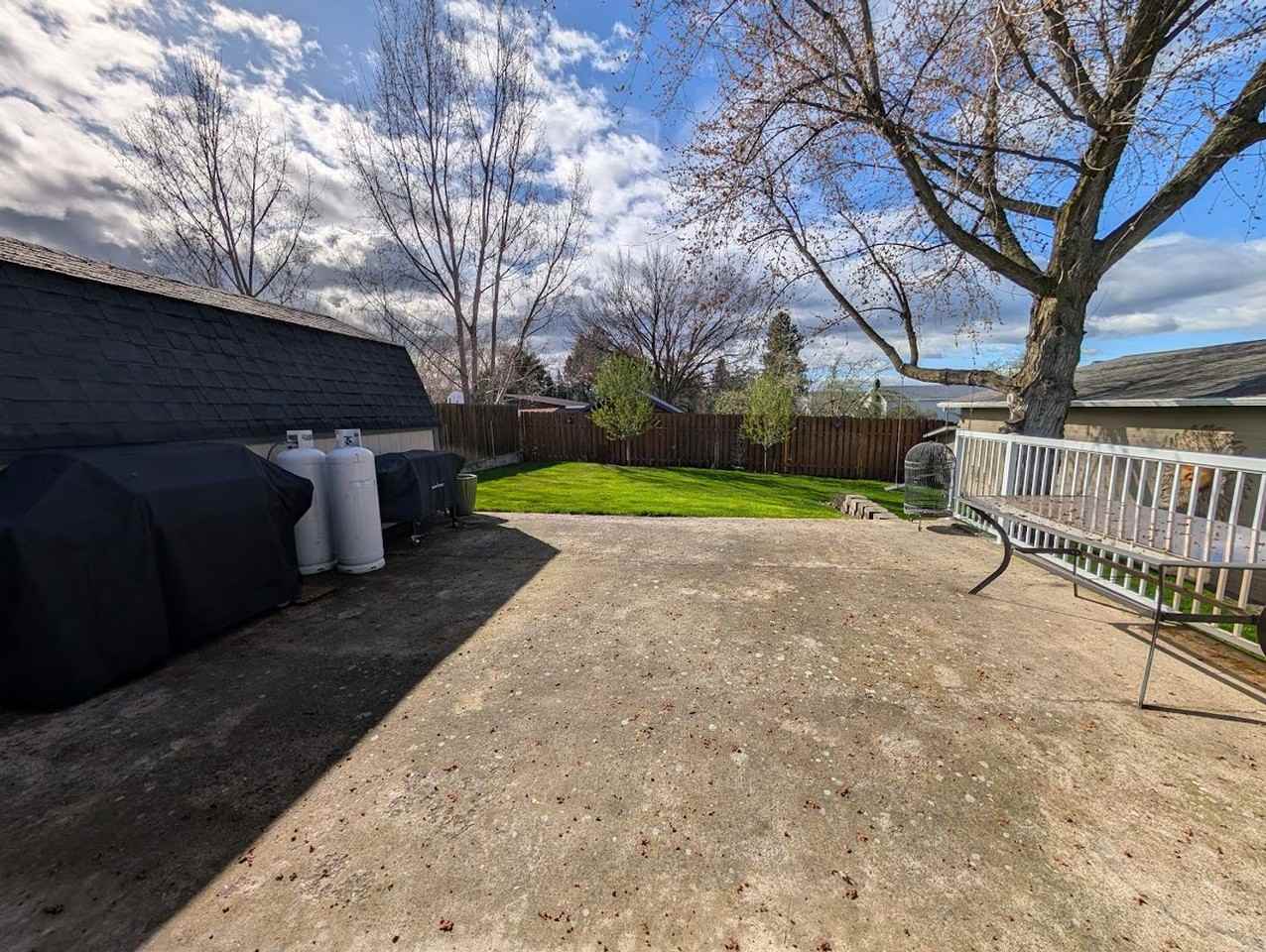 1306 Hemlock Ave - Photo 2 of 19