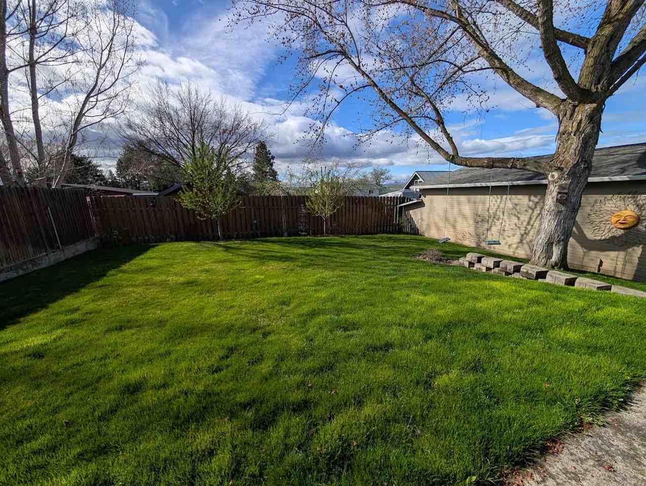 1306 Hemlock Ave - Photo 3 of 19