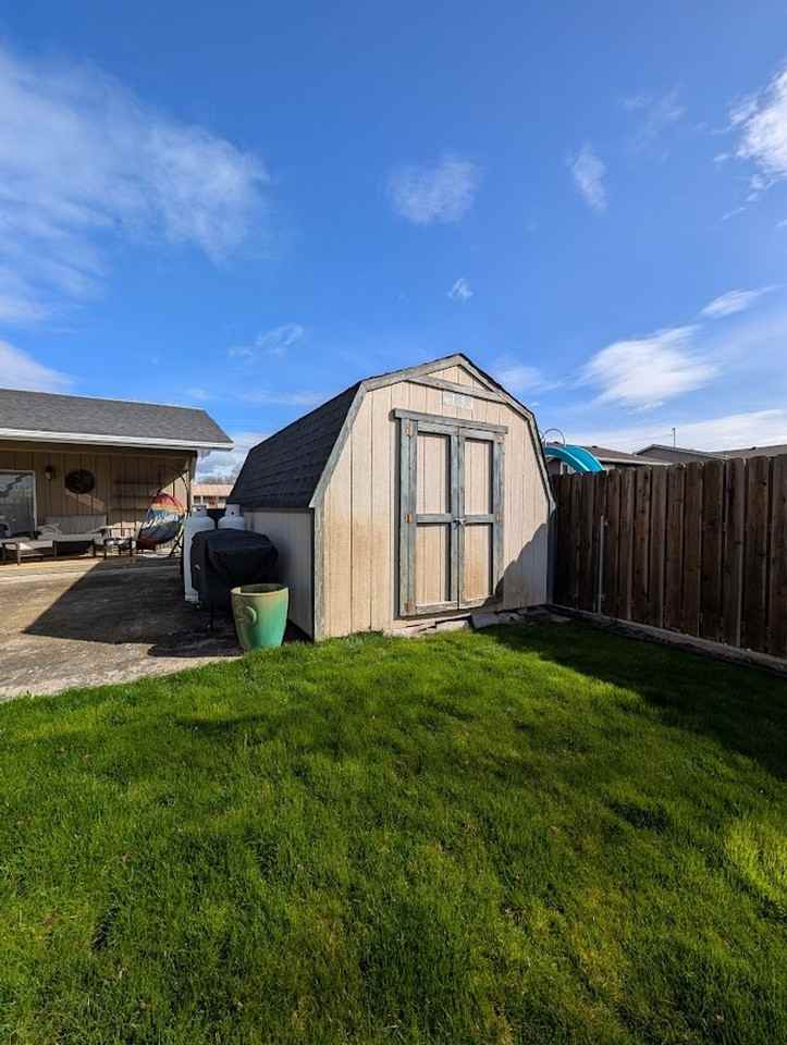 1306 Hemlock Ave - Photo 4 of 19