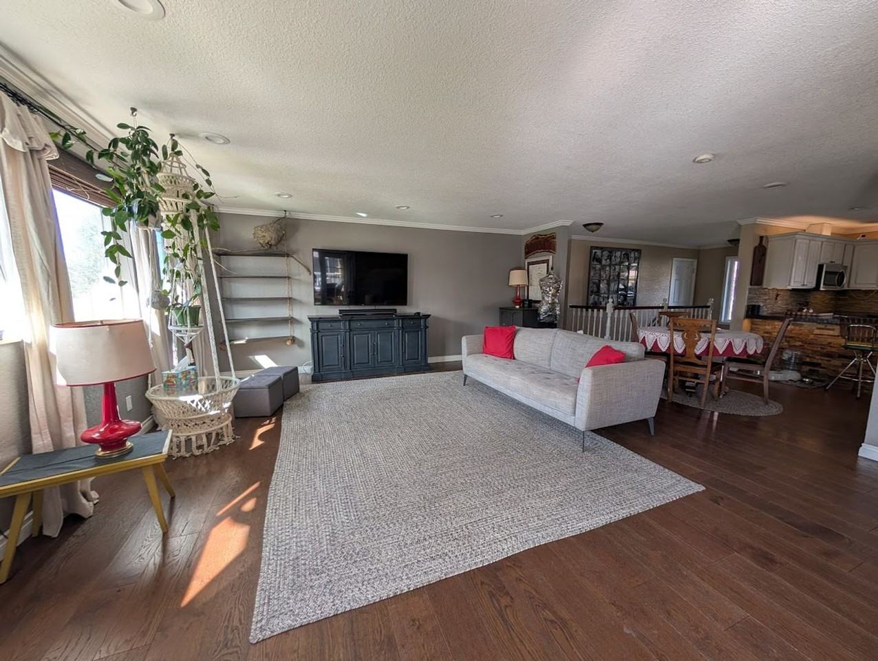 1306 Hemlock Ave - Photo 5 of 19