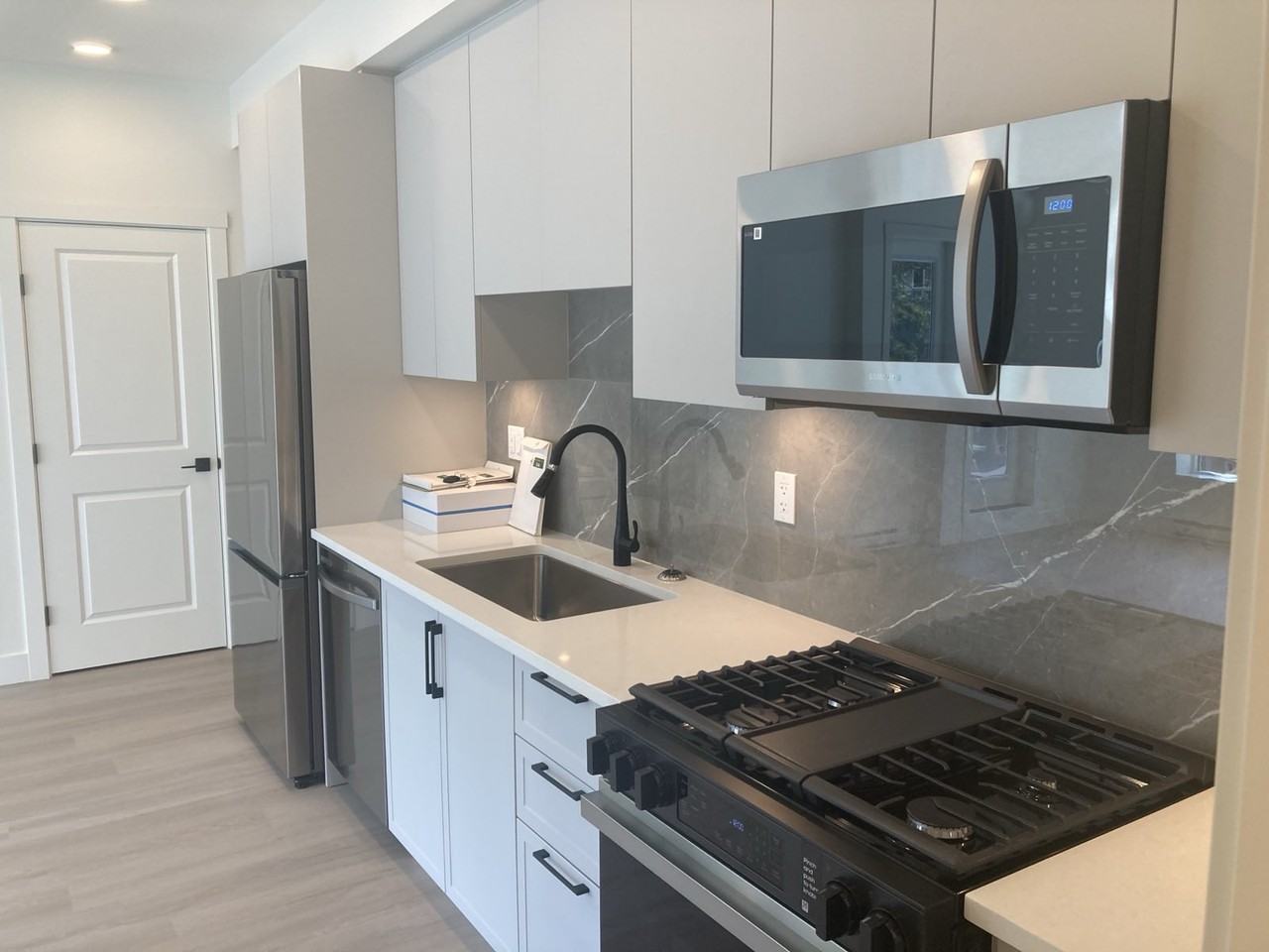 3528 146a St - Photo 3 of 15