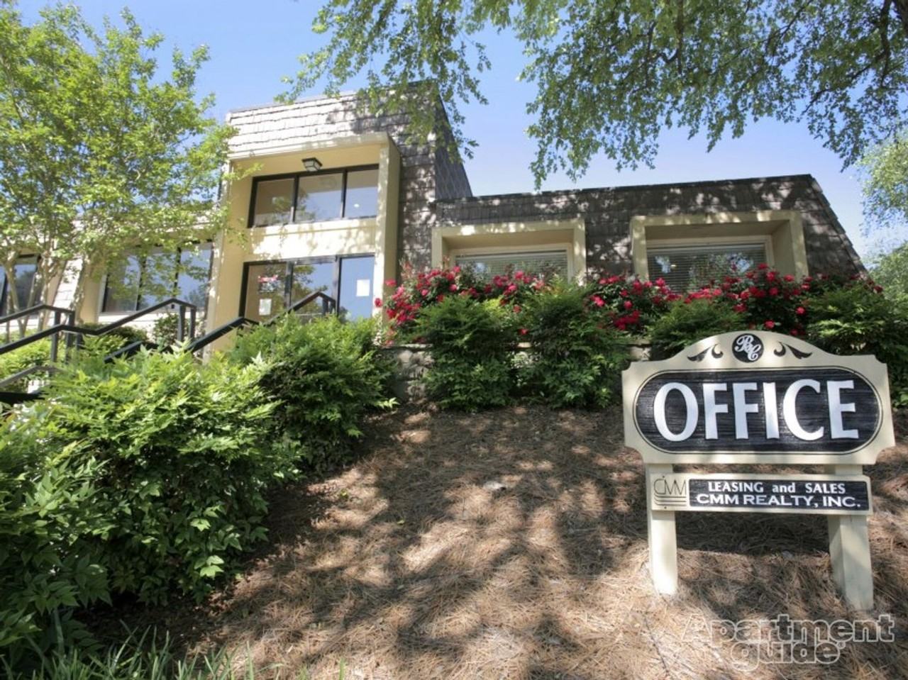 906 Old Manor Rd - Photo 3 of 9