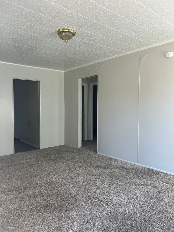 4242 Sw 10th Ave - Photo 4 of 10