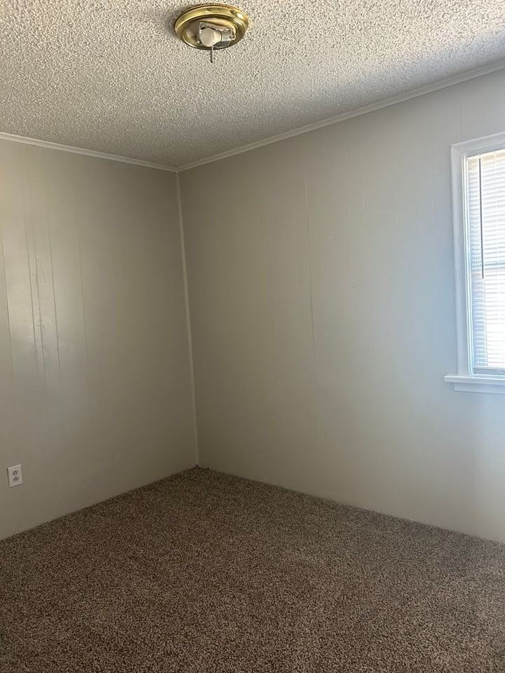 4242 Sw 10th Ave - Photo 6 of 10