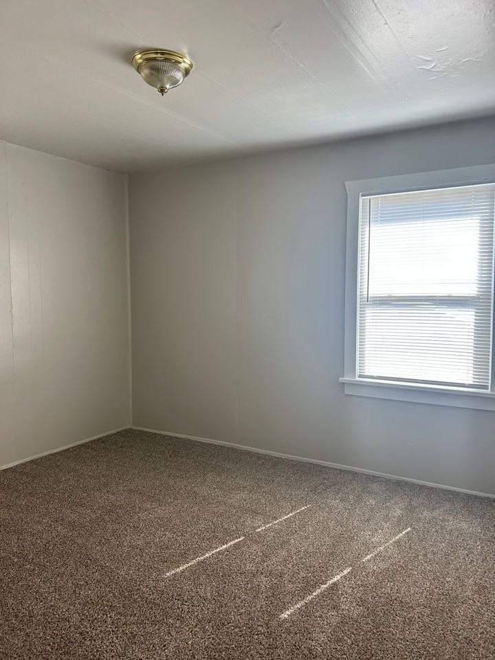 4242 Sw 10th Ave - Photo 7 of 10