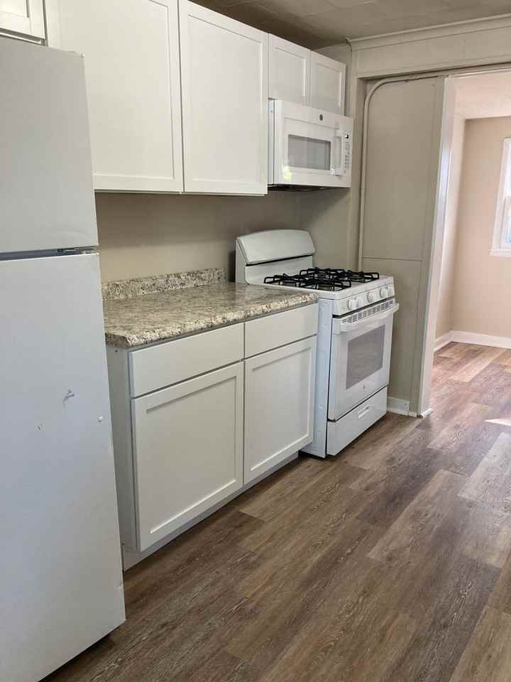 2809 E 37th St - Photo 4 of 14