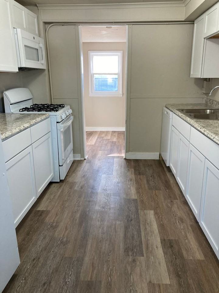 2809 E 37th St - Photo 5 of 14