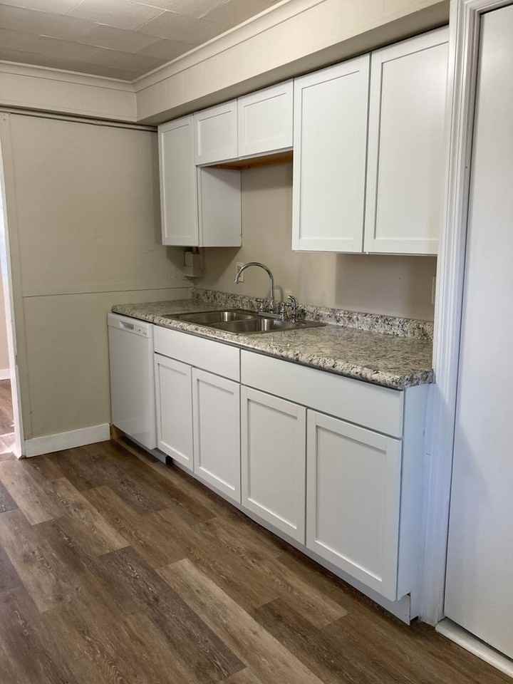 2809 E 37th St - Photo 6 of 14