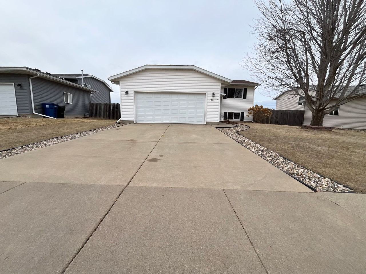 4604 W Oregon St - Photo 2 of 31