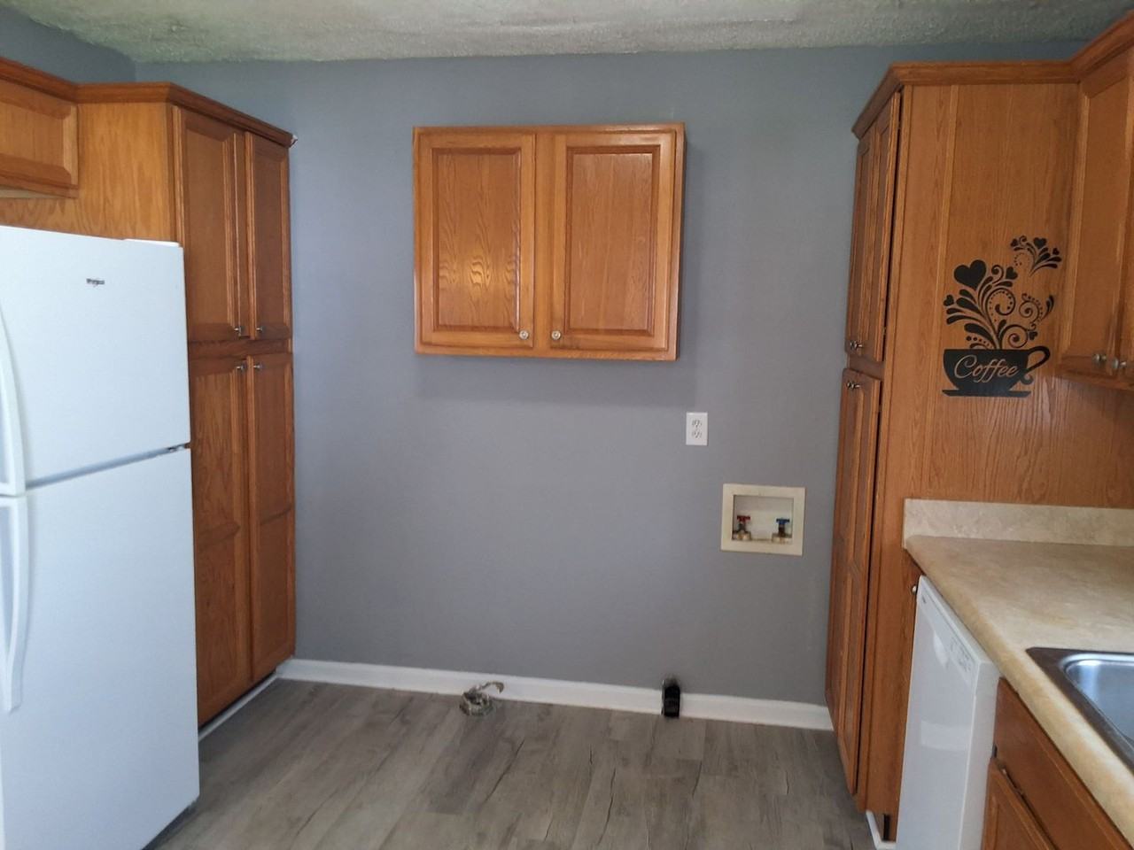 504 Sunrise Ln - Photo 4 of 15