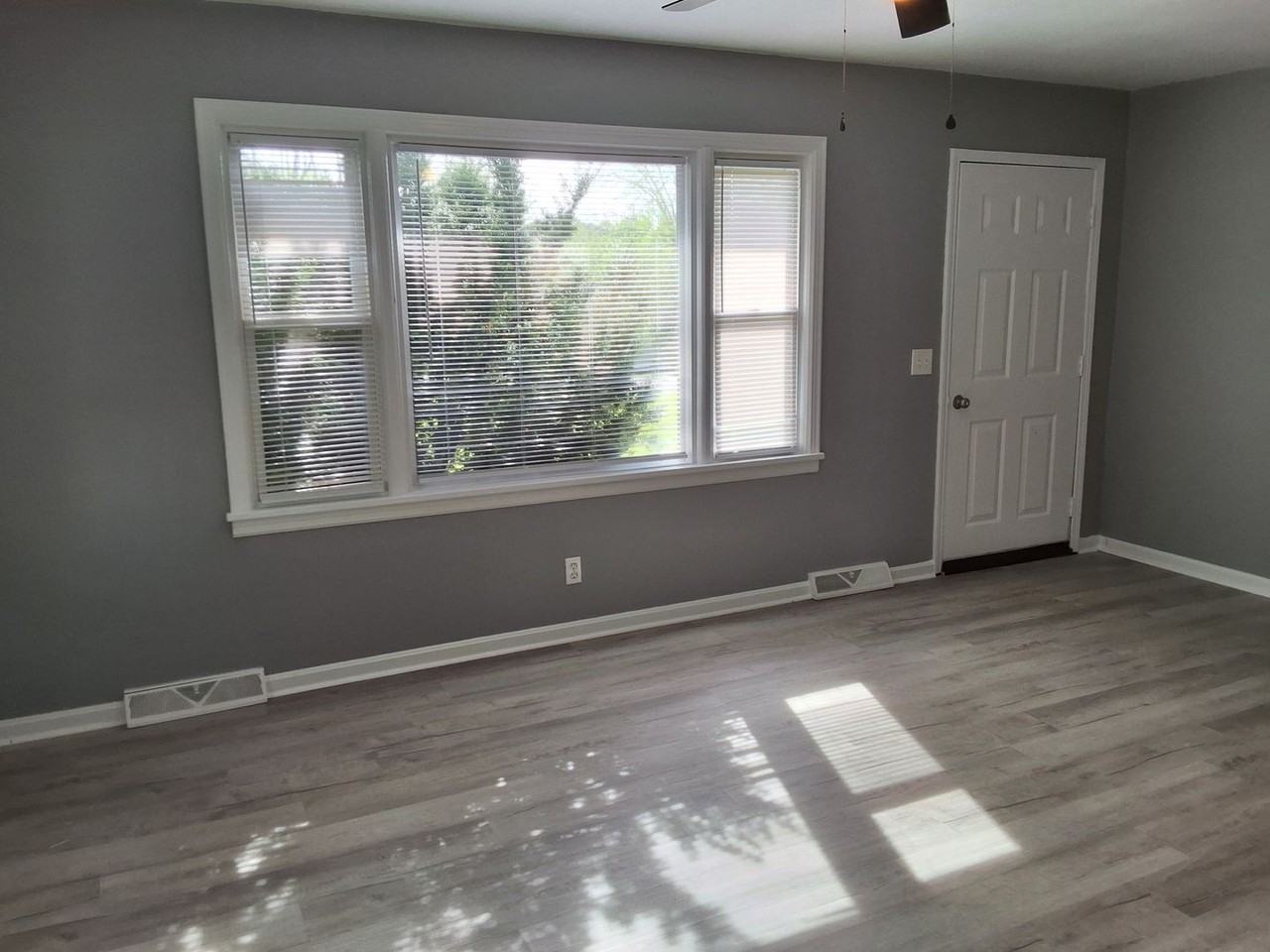 504 Sunrise Ln - Photo 6 of 15