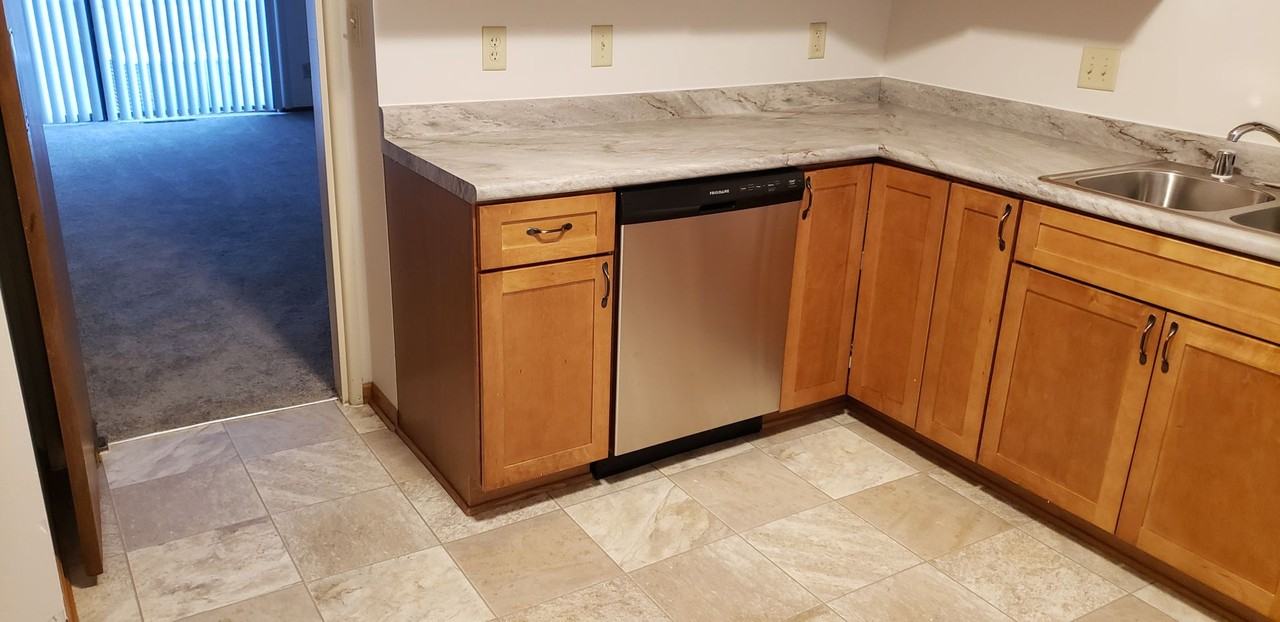 9198 N 70th St - Photo 3 of 24