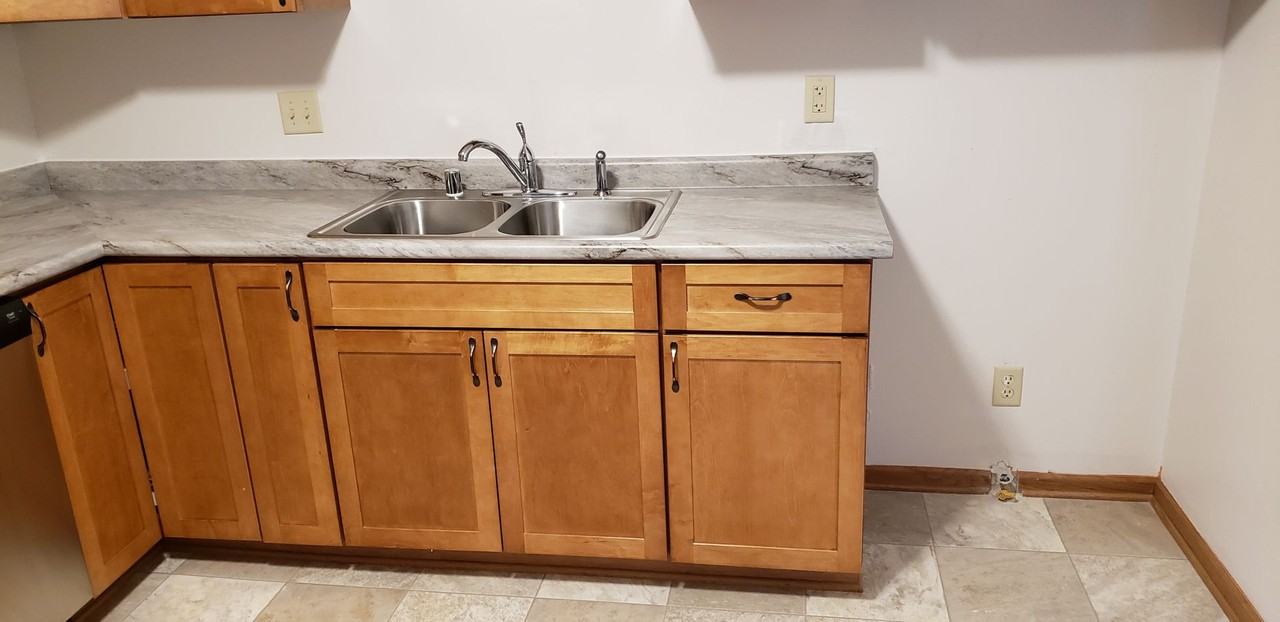 9198 N 70th St - Photo 6 of 24