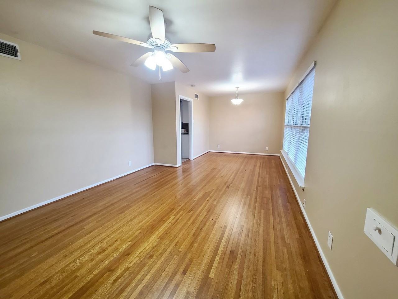 1830 Viewcrest Dr - Photo 2 of 5